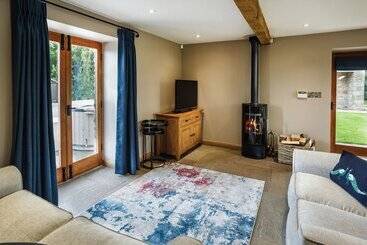 اقامتگاه Beautiful Secluded 2 Bed Barn With Woodfire Hottub