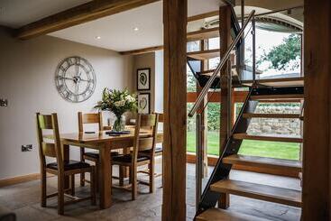 اقامتگاه Beautiful Secluded 2 Bed Barn With Woodfire Hottub