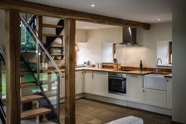 اقامتگاه Beautiful Secluded 2 Bed Barn With Woodfire Hottub
