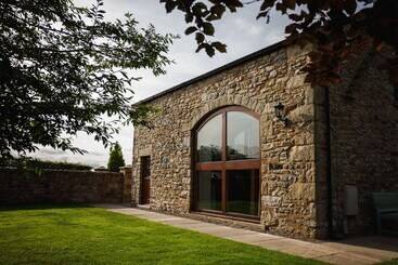 اقامتگاه Beautiful Secluded 2 Bed Barn With Woodfire Hottub