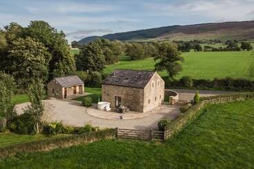 اقامتگاه Beautiful Secluded 2 Bed Barn With Woodfire Hottub
