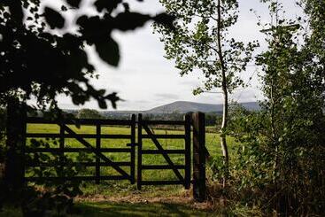 اقامتگاه Beautiful Secluded 2 Bed Barn With Woodfire Hottub