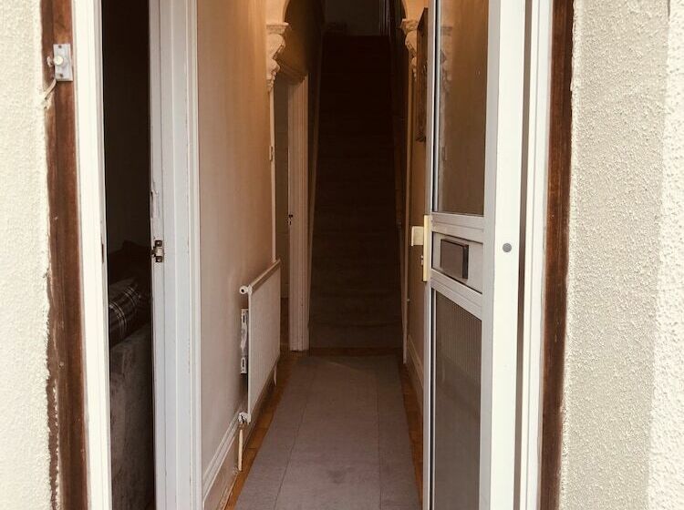 住所  Lovely 3bed House In Gillingham