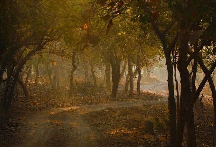 هتل The Postcard Gir Wildlife Sanctuary