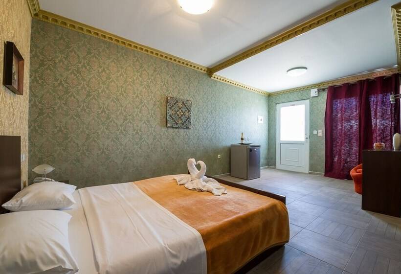 پانسیون Suite Room For 5