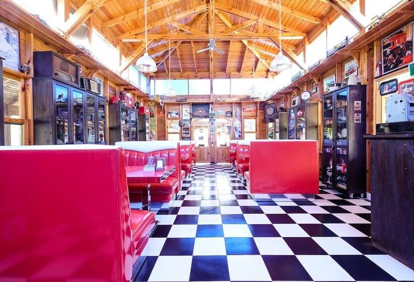 هتل Fifties Corner
