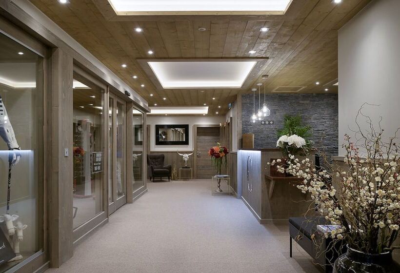 اقامتگاه Le C By Alpine Resorts