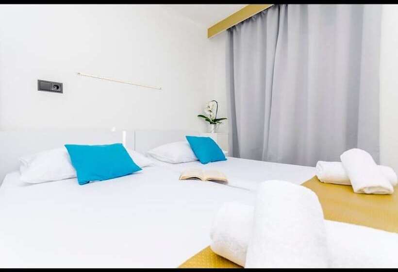 پانسیون Room In Guest Room   All Saints Suites B&b Kastela   Double Room