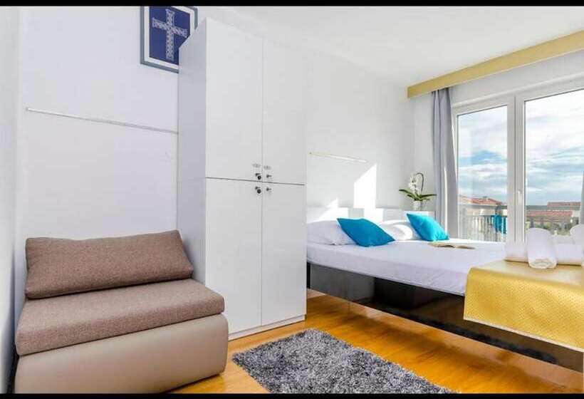 پانسیون Room In Guest Room   All Saints Suites B&b Kastela   Double Room