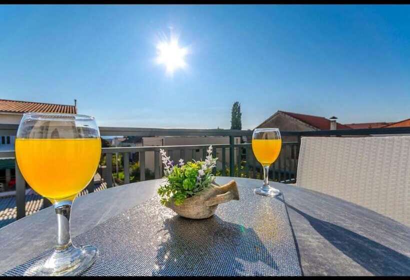پانسیون Room In Guest Room   All Saints Suites B&b Kastela   Double Room