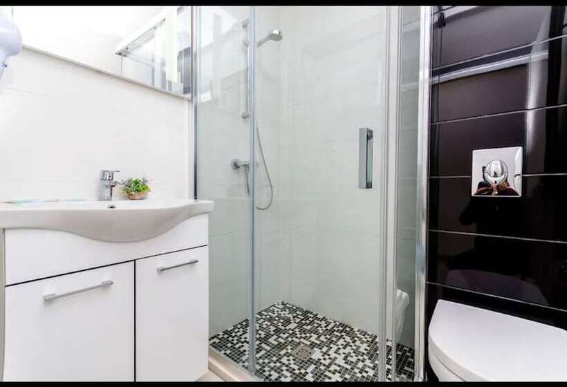 پانسیون Room In Guest Room   All Saints Suites B&b Kastela   Double Room