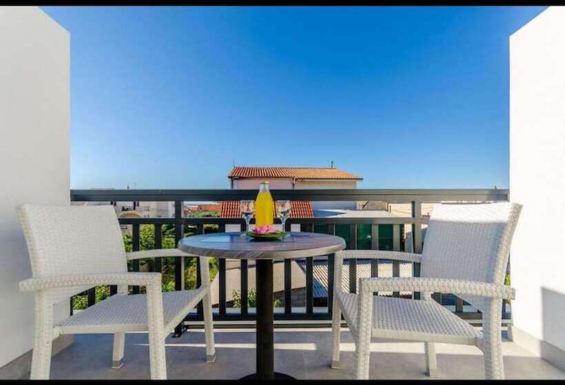 پانسیون Room In Guest Room   All Saints Suites B&b Kastela   Double Room