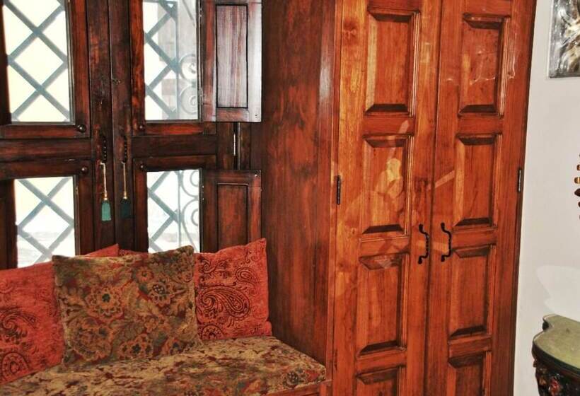 تختخواب و صبحانه Casa De Los Chiqueados