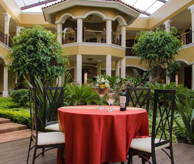 مسافرخانه Spa Casa Real