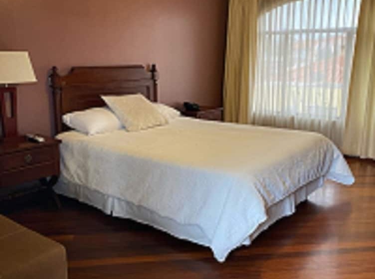 مسافرخانه Spa Casa Real