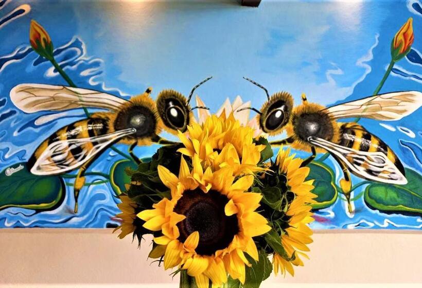 هتل 12 Bees By Kavia