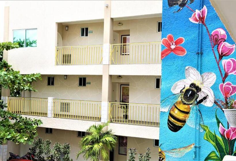 هتل 12 Bees By Kavia