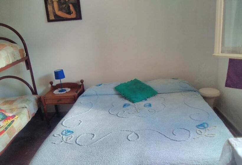 پانسیون Room In Guest Room Single Room With Shared Bathroom