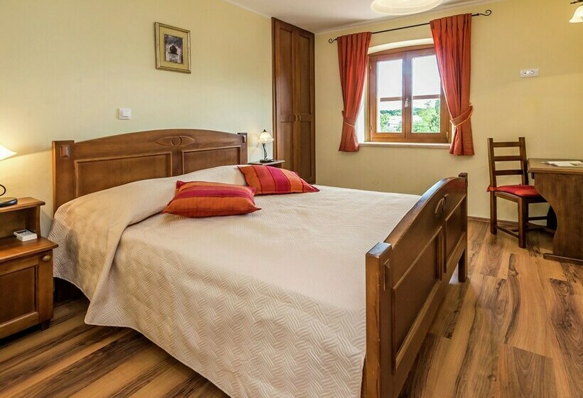 Villa For Up To 8 Persons, With Private Garden And Pool