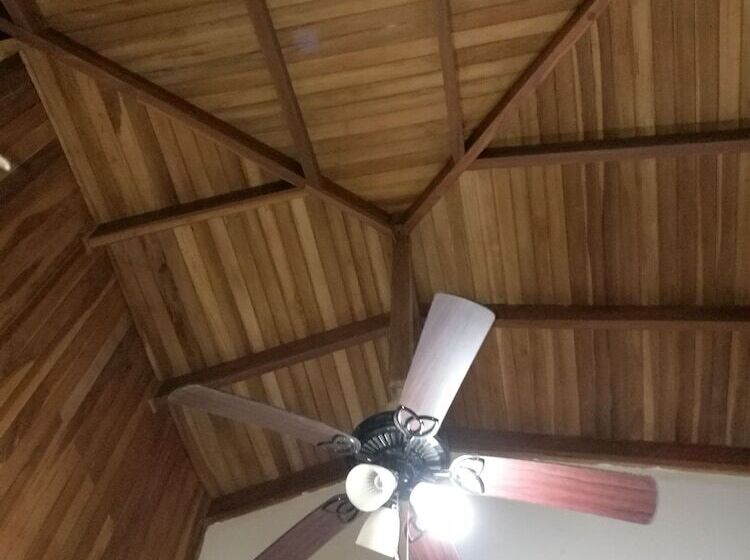 پانسیون Manuel Antonio Comfort Casa Macaow