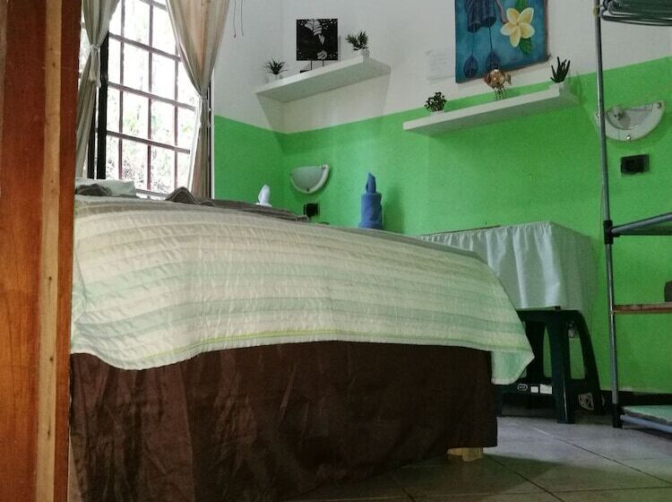 پانسیون Manuel Antonio Comfort Casa Macaow