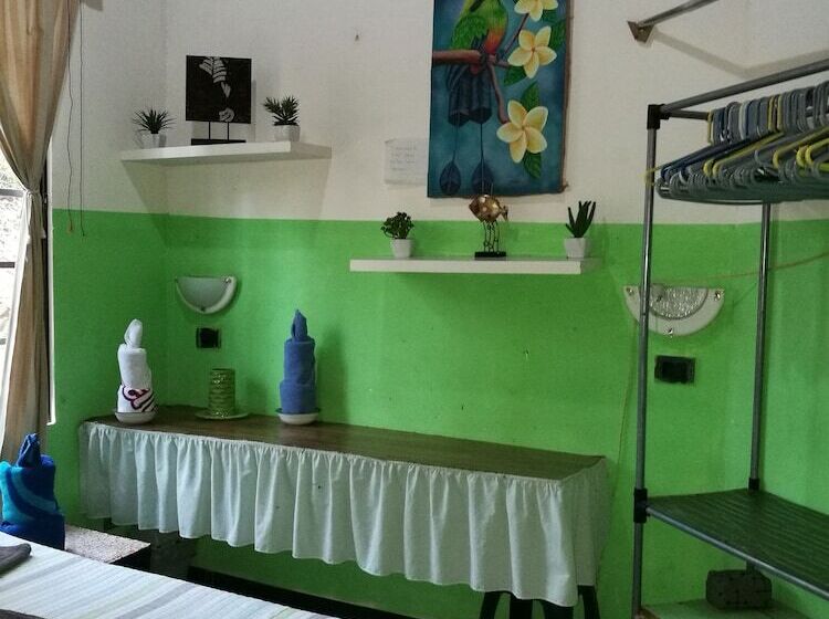پانسیون Manuel Antonio Comfort Casa Macaow