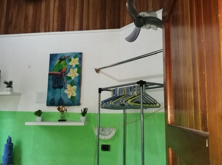 پانسیون Manuel Antonio Comfort Casa Macaow
