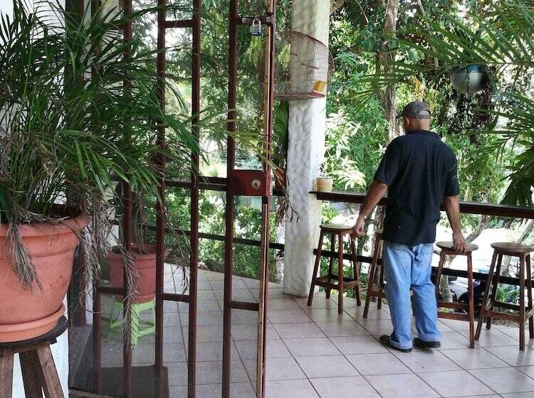 پانسیون Manuel Antonio Comfort Casa Macaow