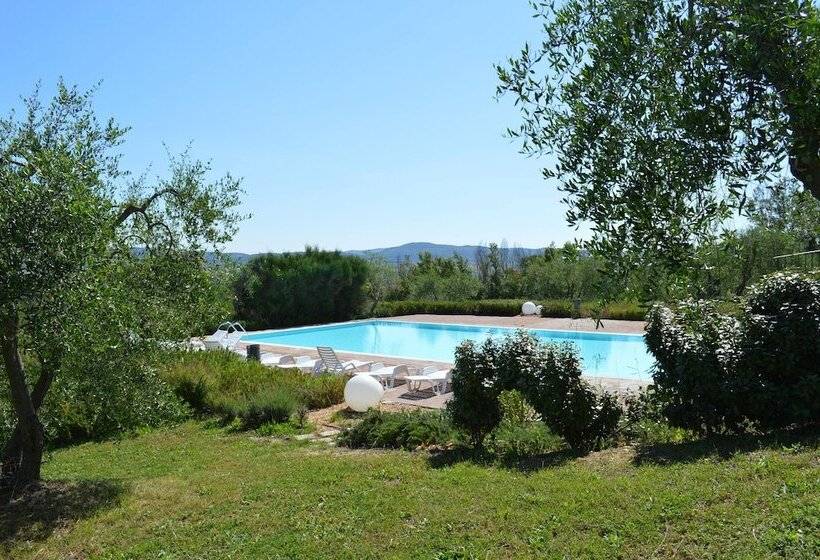 هتل Holidays In Apartment With Swimming Pool In Tuscany Siena