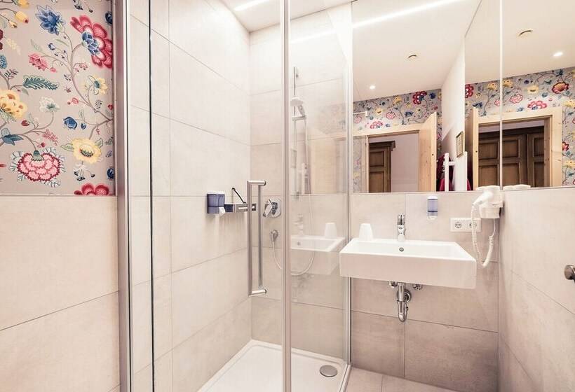 تختخواب و صبحانه Andre Arnold   Boutique Pension