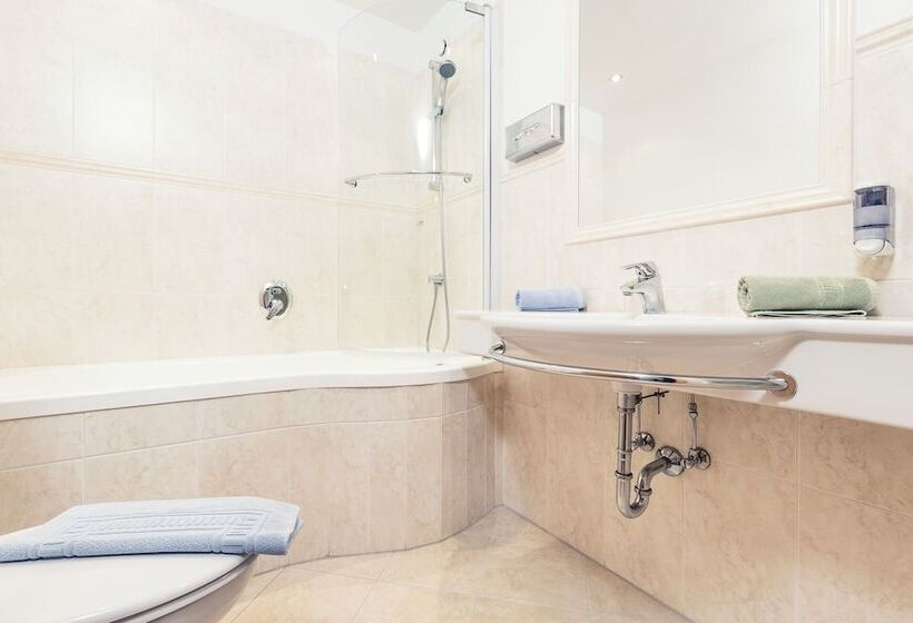 تختخواب و صبحانه Andre Arnold   Boutique Pension