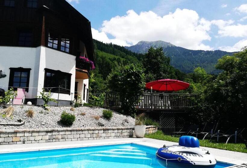 مبيت وإفطار Landhaus Seebacher