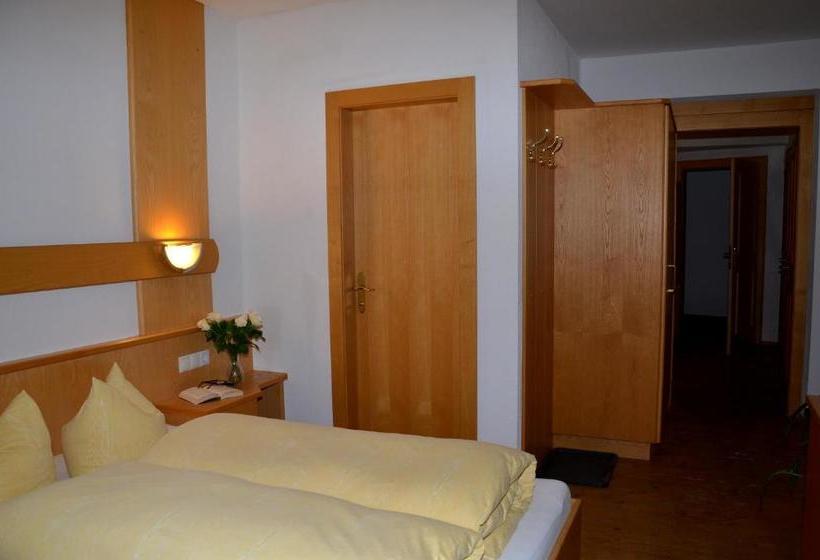 호텔 Sonnenhof   Apartments & Zimmer