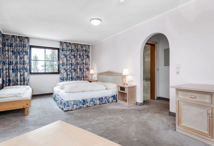 هتل Sylvia By Skinetworks