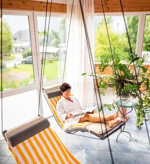 هتل Wellness Landhaus Parth