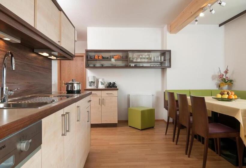 هتل Wellness Landhaus Parth