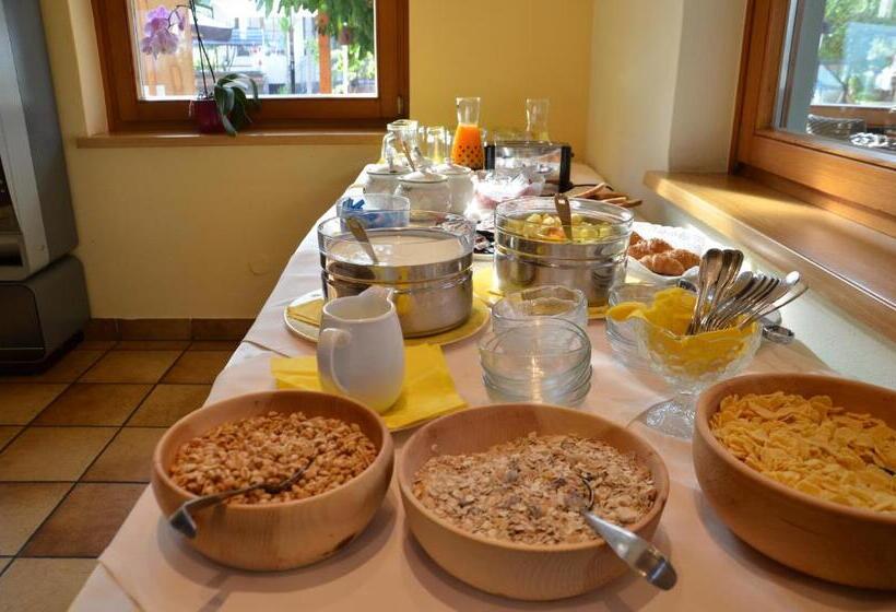 هتل Wellness Landhaus Parth