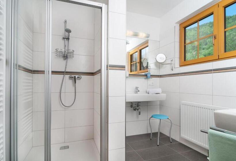 هتل Wellness Landhaus Parth