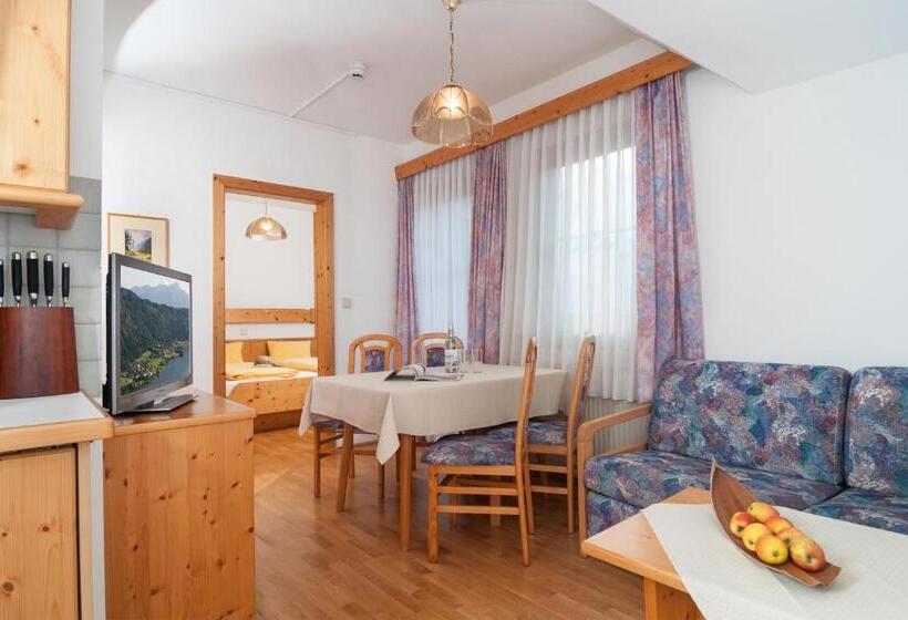 هتل Wellness Landhaus Parth
