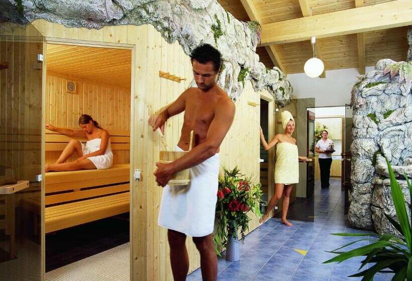 هتل Wellness Landhaus Parth