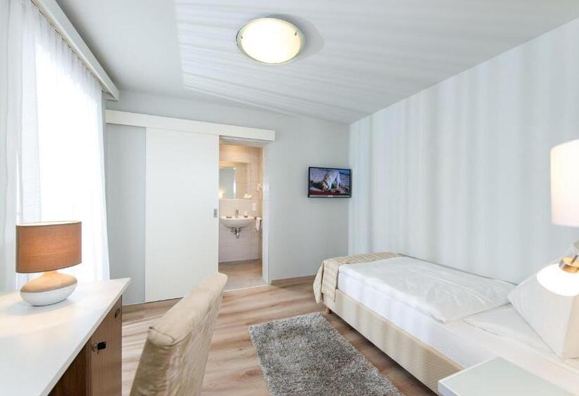 تختخواب و صبحانه Gästehaus Wrann