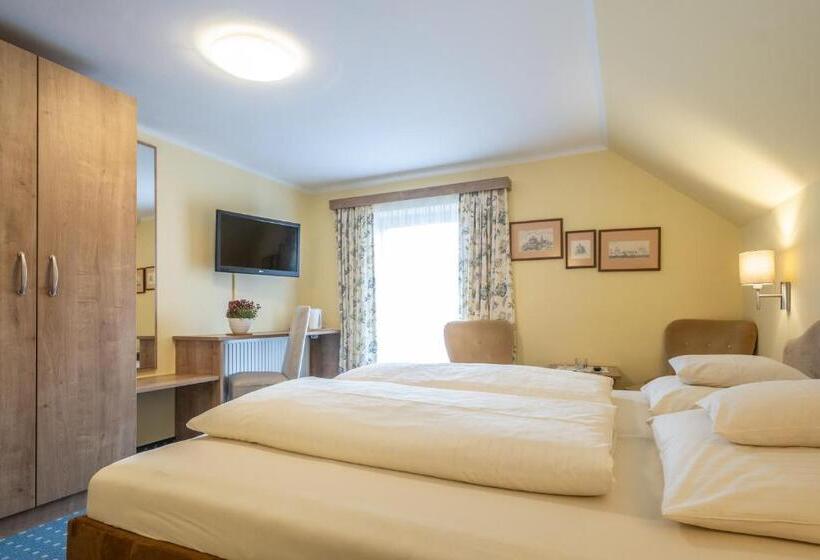 Bed and Breakfast Pension Falkensteiner