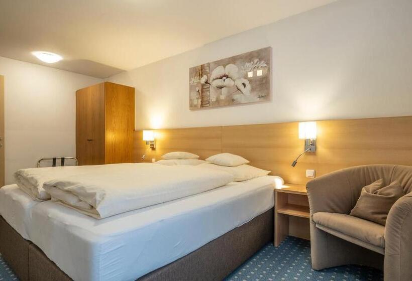Bed and Breakfast Pension Falkensteiner