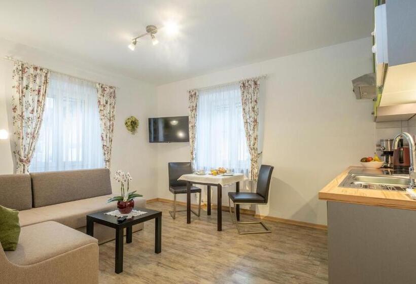 Bed and Breakfast Pension Falkensteiner