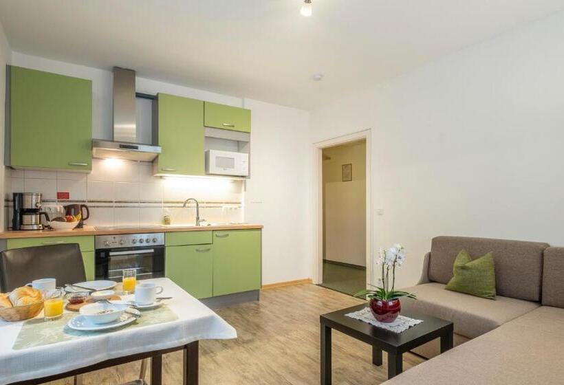 Bed and Breakfast Pension Falkensteiner