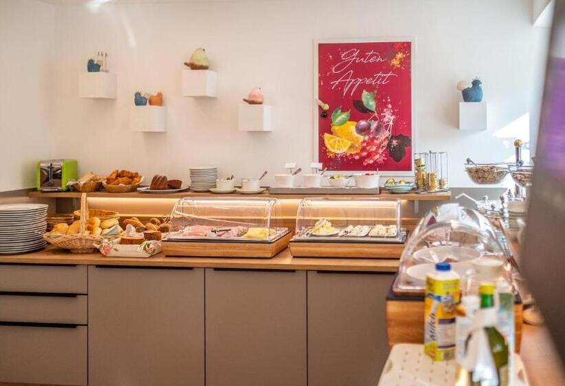 Bed and Breakfast Pension Falkensteiner