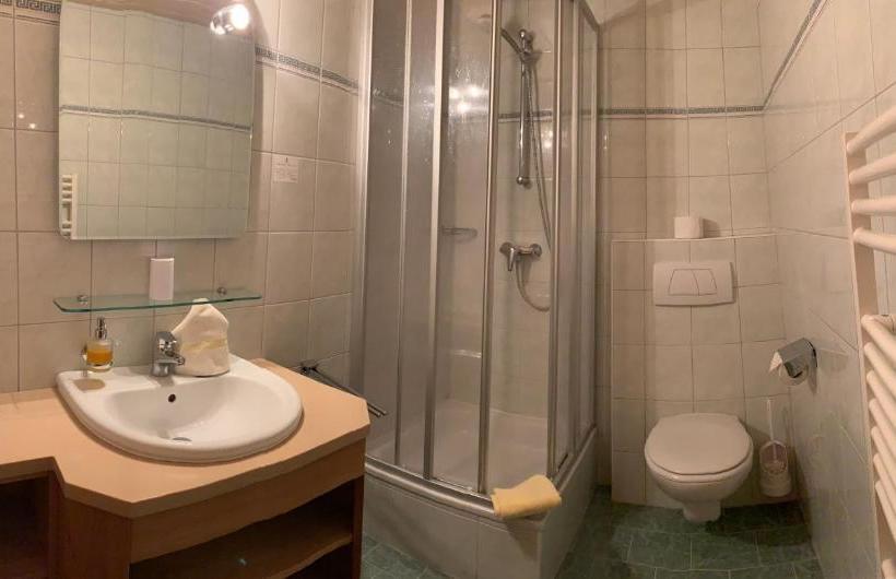 مبيت وإفطار Pension Lindenhof