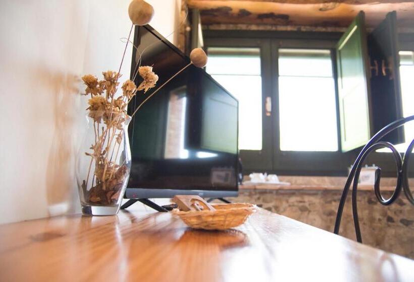 هتل Antico Borgo Etneo Agriturismo
