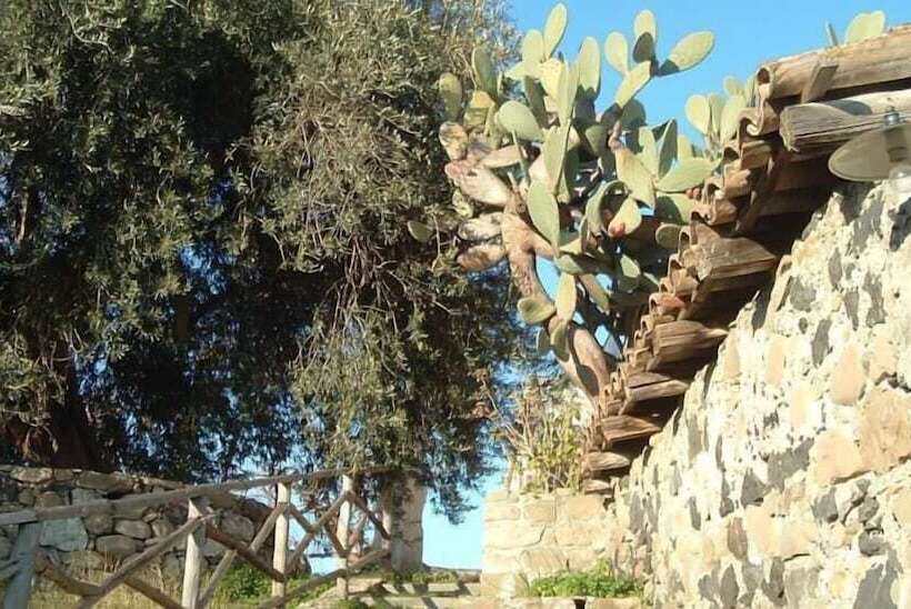هتل Antico Borgo Etneo Agriturismo