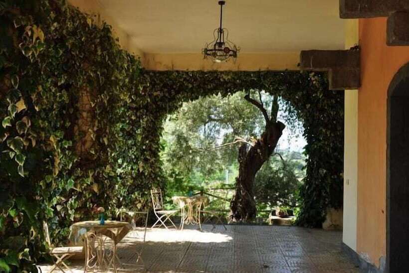 هتل Antico Borgo Etneo Agriturismo